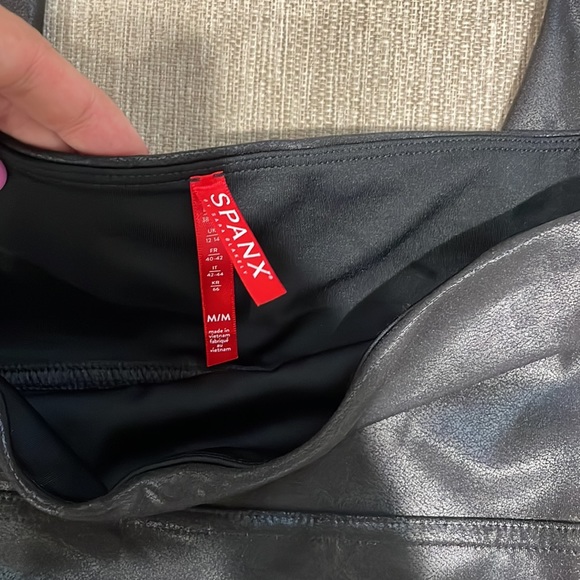 Spanx faux leather leggings size Medium - Picture 3 of 4